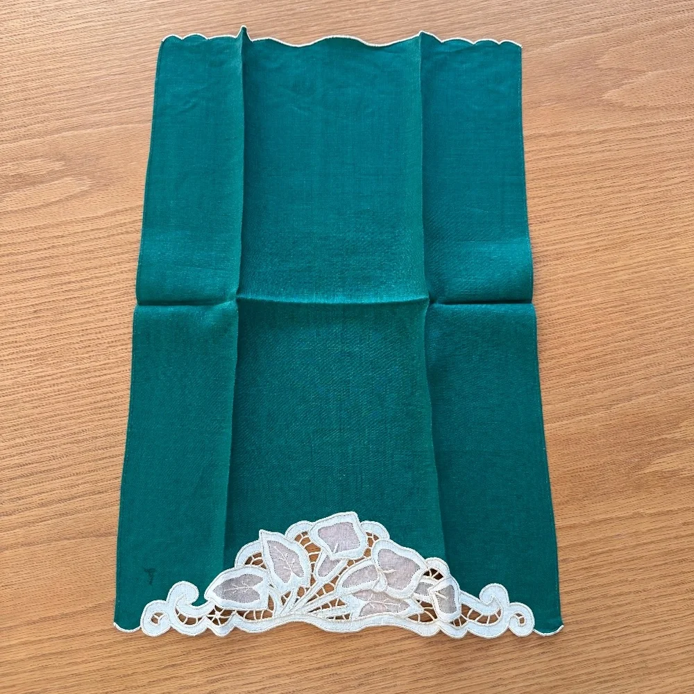 SET OF 4 VINTAGE LINEN HAND TOWELS